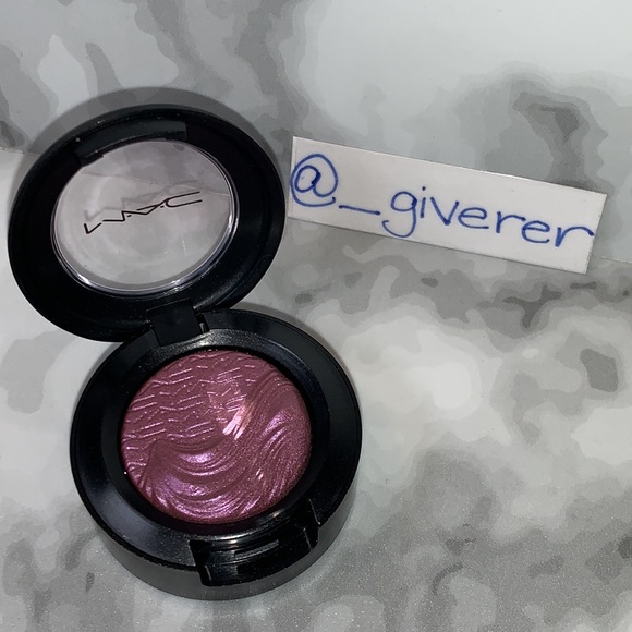 Stylishly Merry Extra Dimension Eyeshadow Collection MAC - Picture 3 of 14